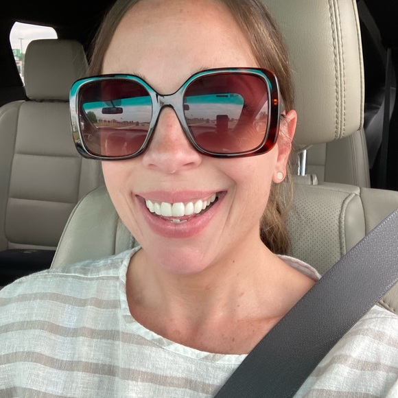 Meet your Posher, Tessa - Picture 2 of 2